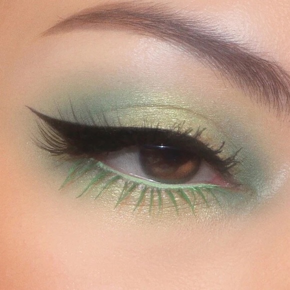 Colourpop the child pallet (baby yoda) - Picture 2 of 9